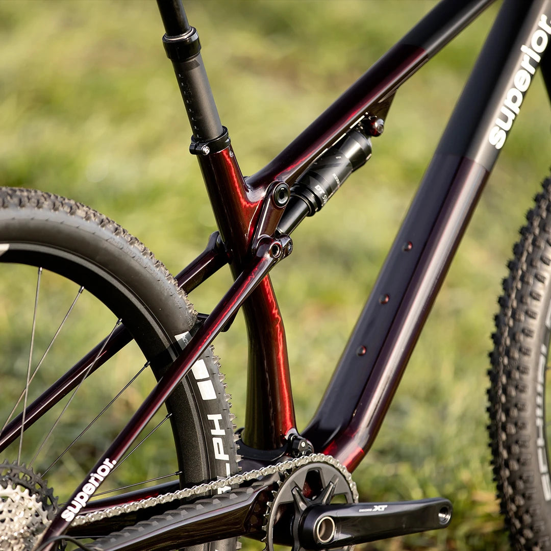XF 9.5 Team / Gloss Red Carbon / Black