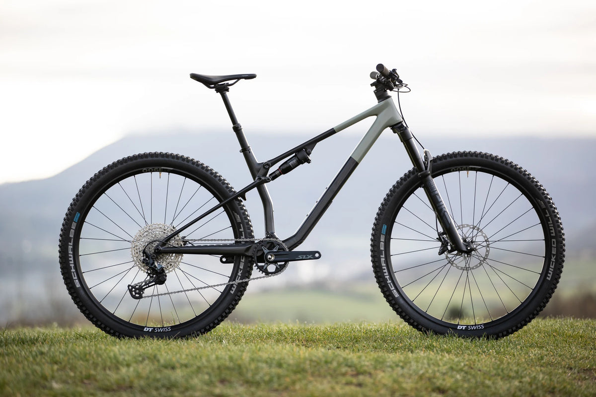XF 9.6 DC / Matte Carbon / Grey