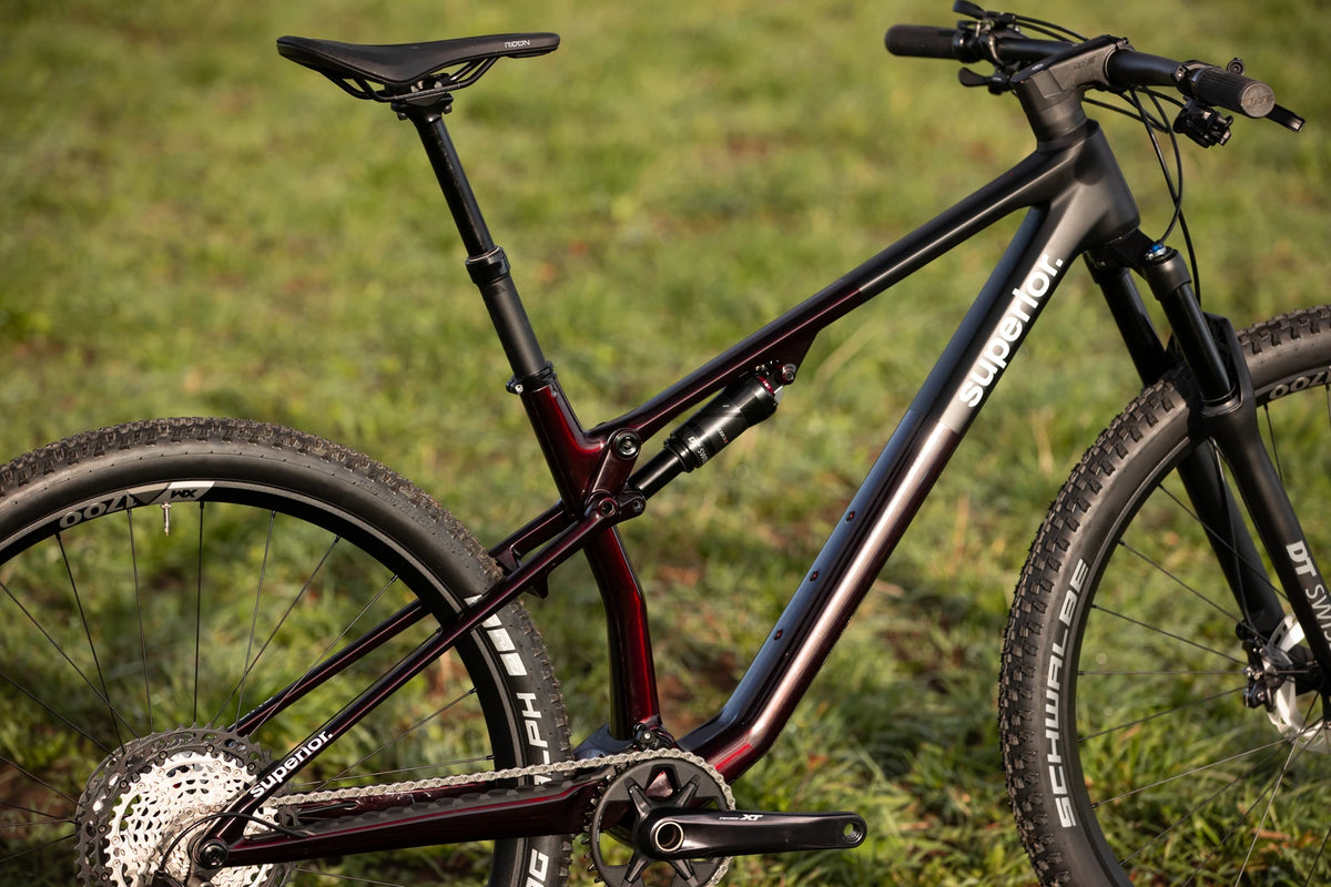 XF 9.5 Team / Gloss Red Carbon / Black