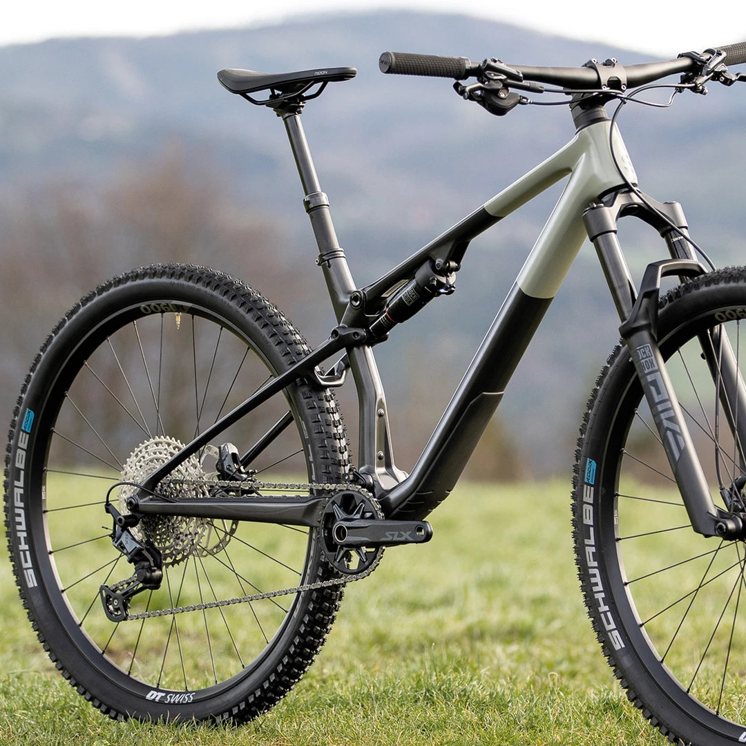 XF 9.6 DC / Matte Carbon / Grey